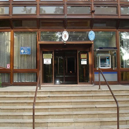 Hotel Eszterhazy Karoly Egyetem Erlau Exterior foto