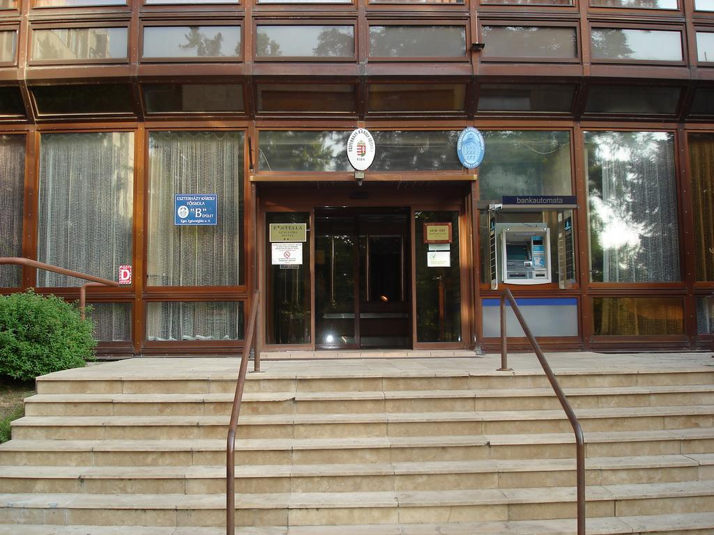 Hotel Eszterhazy Karoly Egyetem Erlau Exterior foto
