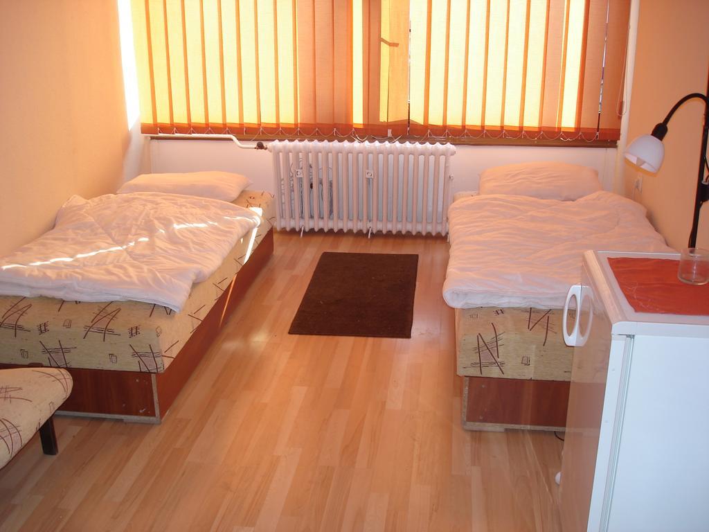 Hotel Eszterhazy Karoly Egyetem Erlau Zimmer foto
